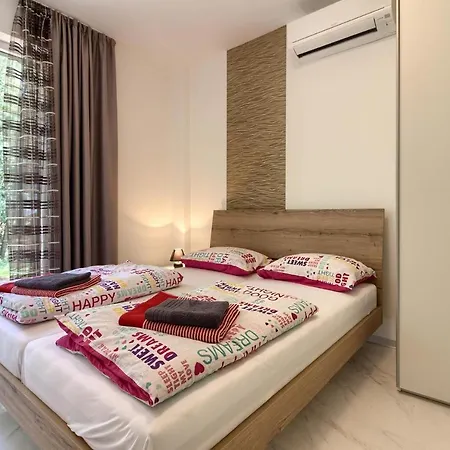 Amazing Sandra With Pool Near The Beach, Extra Pool Heating Available - Wiibuk