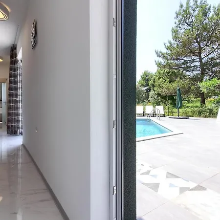 Amazing Sandra With Pool Near The Beach, Extra Pool Heating Available - Wiibuk Villa