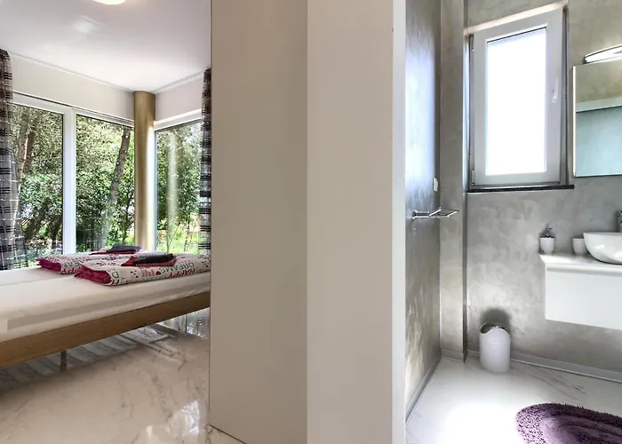 Amazing Sandra With Pool Near The Beach, Extra Pool Heating Available - Wiibuk * Medulin