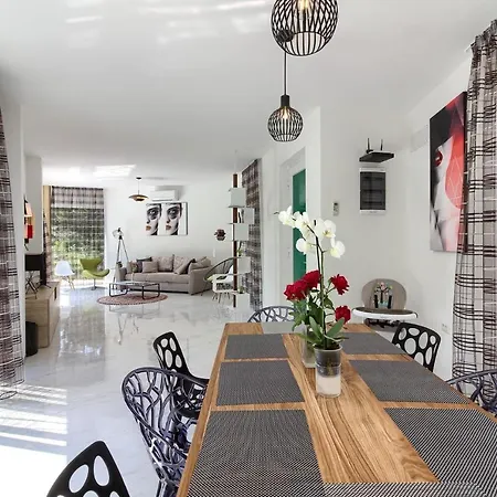 Вилла Amazing Sandra With Pool Near The Beach, Extra Pool Heating Available - Wiibuk Медулин