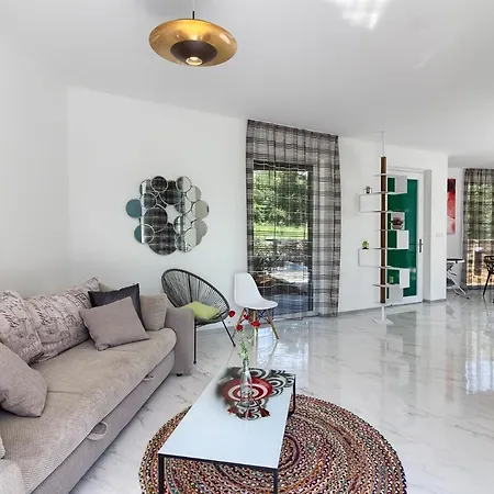 Amazing Sandra With Pool Near The Beach, Extra Pool Heating Available - Wiibuk * Medulin