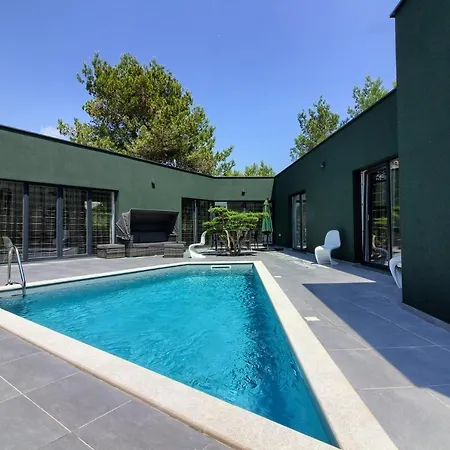 Villa Amazing Sandra With Pool Near The Beach, Extra Pool Heating Available - Wiibuk