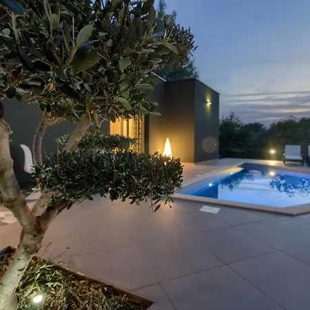 Amazing Sandra With Pool Near The Beach, Extra Pool Heating Available - Wiibuk *