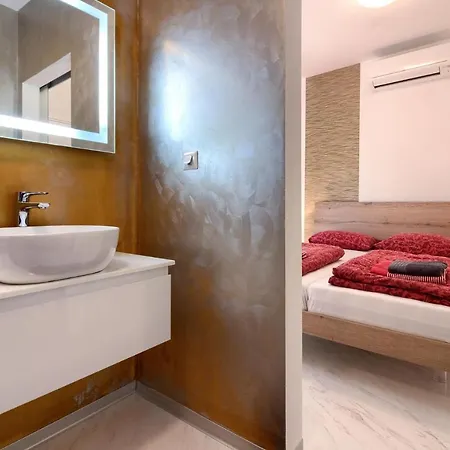 Вилла Amazing Sandra With Pool Near The Beach, Extra Pool Heating Available - Wiibuk Медулин