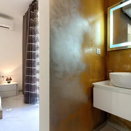 Amazing Sandra With Pool Near The Beach, Extra Pool Heating Available - Wiibuk * Medulin