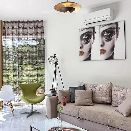 Amazing Sandra With Pool Near The Beach, Extra Pool Heating Available - Wiibuk Медулин