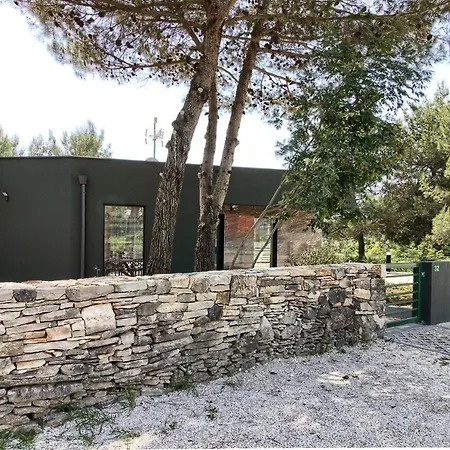 Amazing Sandra With Pool Near The Beach, Extra Pool Heating Available - Wiibuk * Медулин