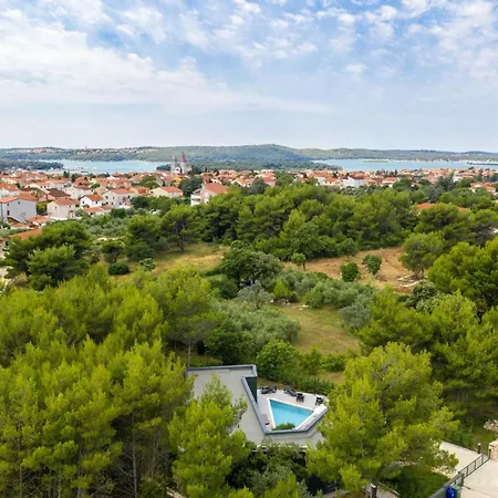 Вилла Amazing Sandra With Pool Near The Beach, Extra Pool Heating Available - Wiibuk Медулин