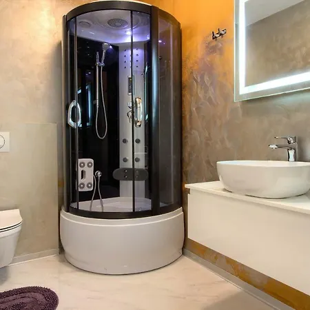 Amazing Sandra With Pool Near The Beach, Extra Pool Heating Available - Wiibuk * Medulin