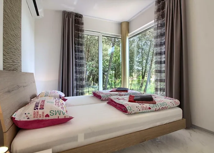 Amazing Sandra With Pool Near The Beach, Extra Pool Heating Available - Wiibuk * Medulin